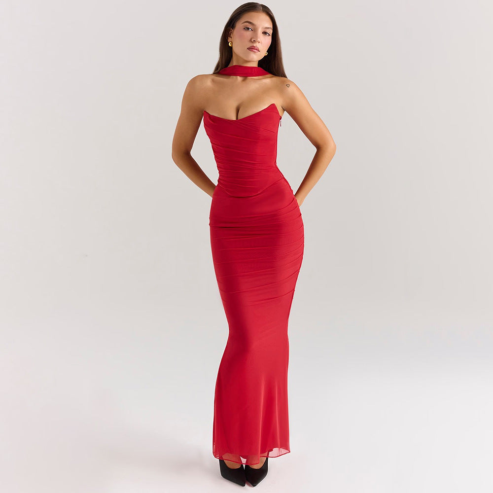 Elegancka sukienka z gorsetem i szarfą